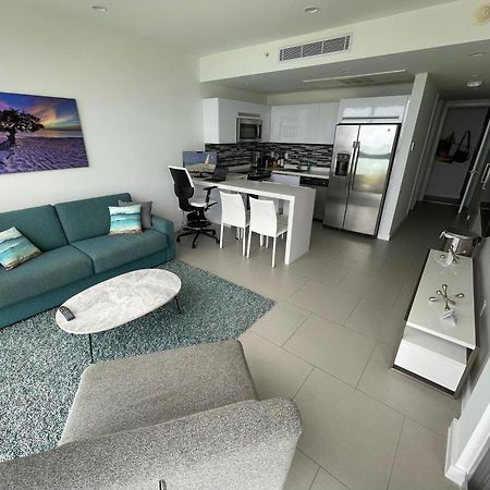 Azure Beach Residences Palm Beach Eksteriør billede