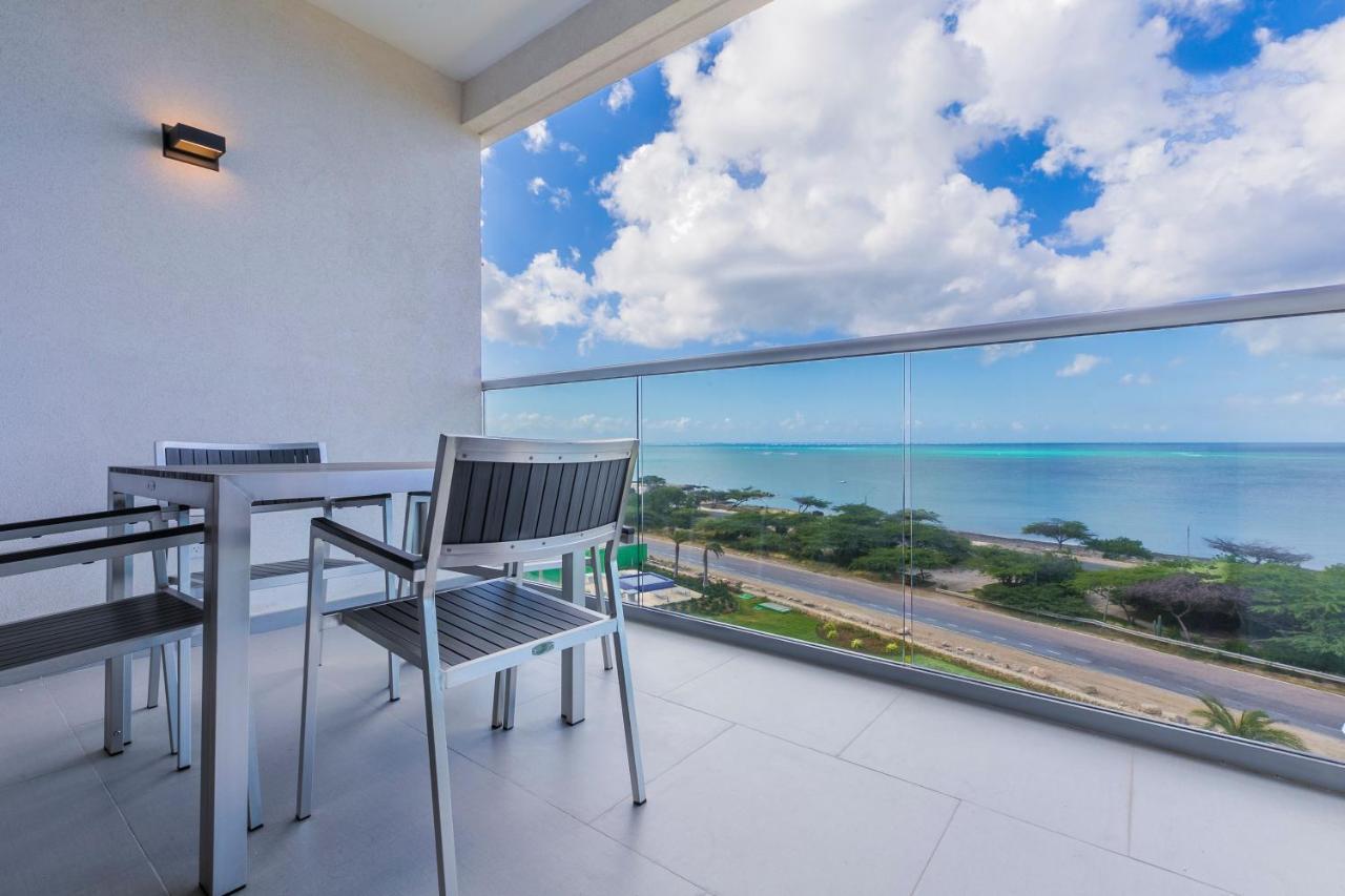 Azure Beach Residences Palm Beach Eksteriør billede