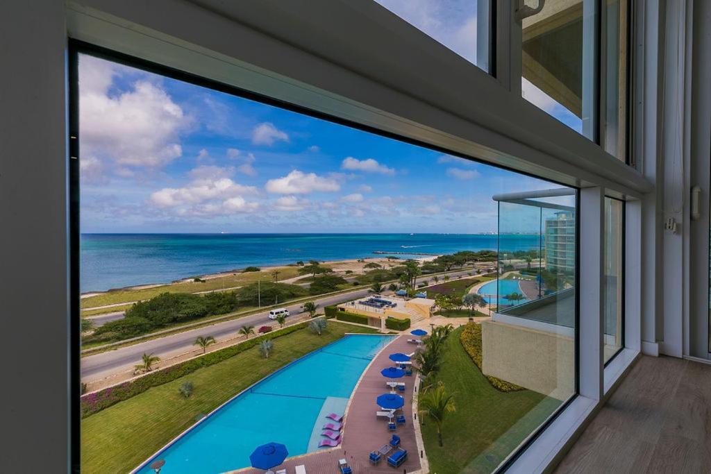 Azure Beach Residences Palm Beach Eksteriør billede