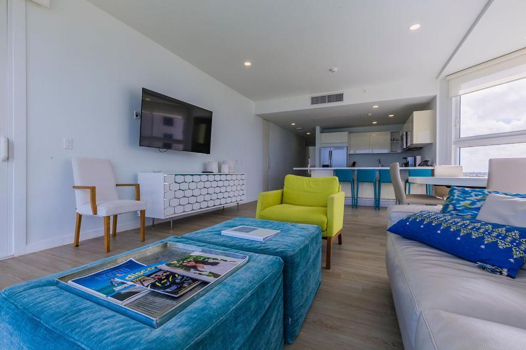 Azure Beach Residences Palm Beach Eksteriør billede