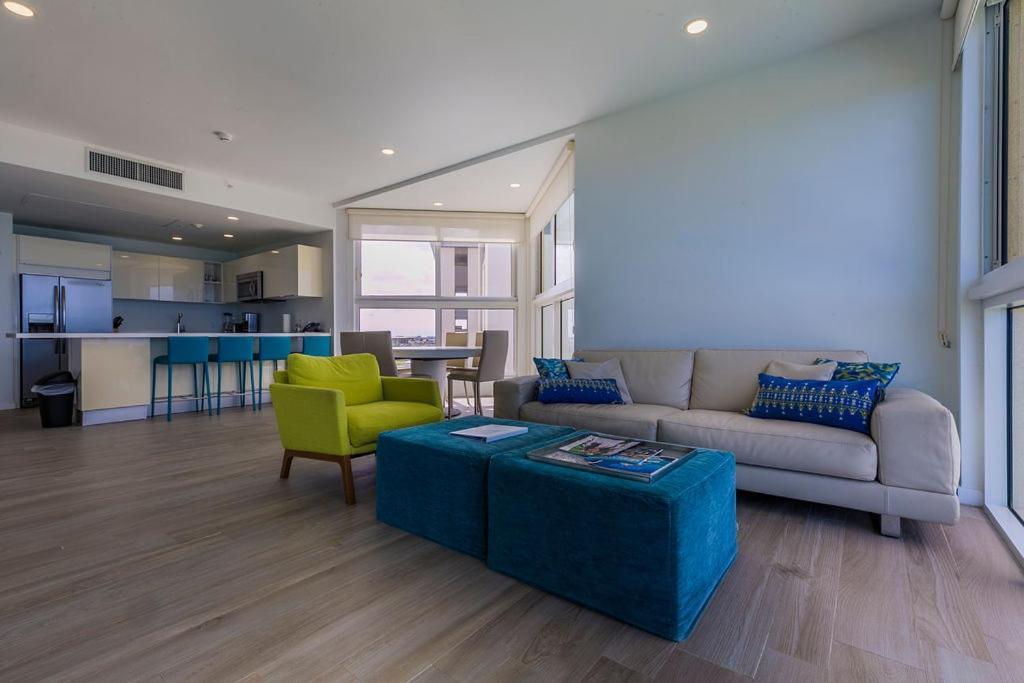 Azure Beach Residences Palm Beach Eksteriør billede