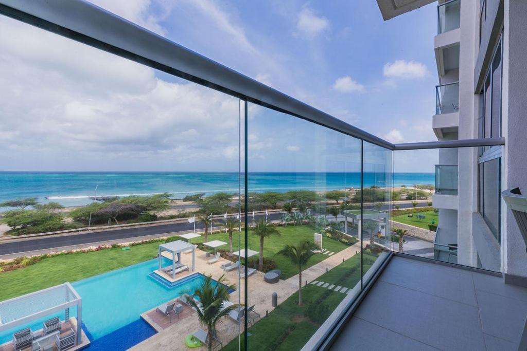 Azure Beach Residences Palm Beach Eksteriør billede