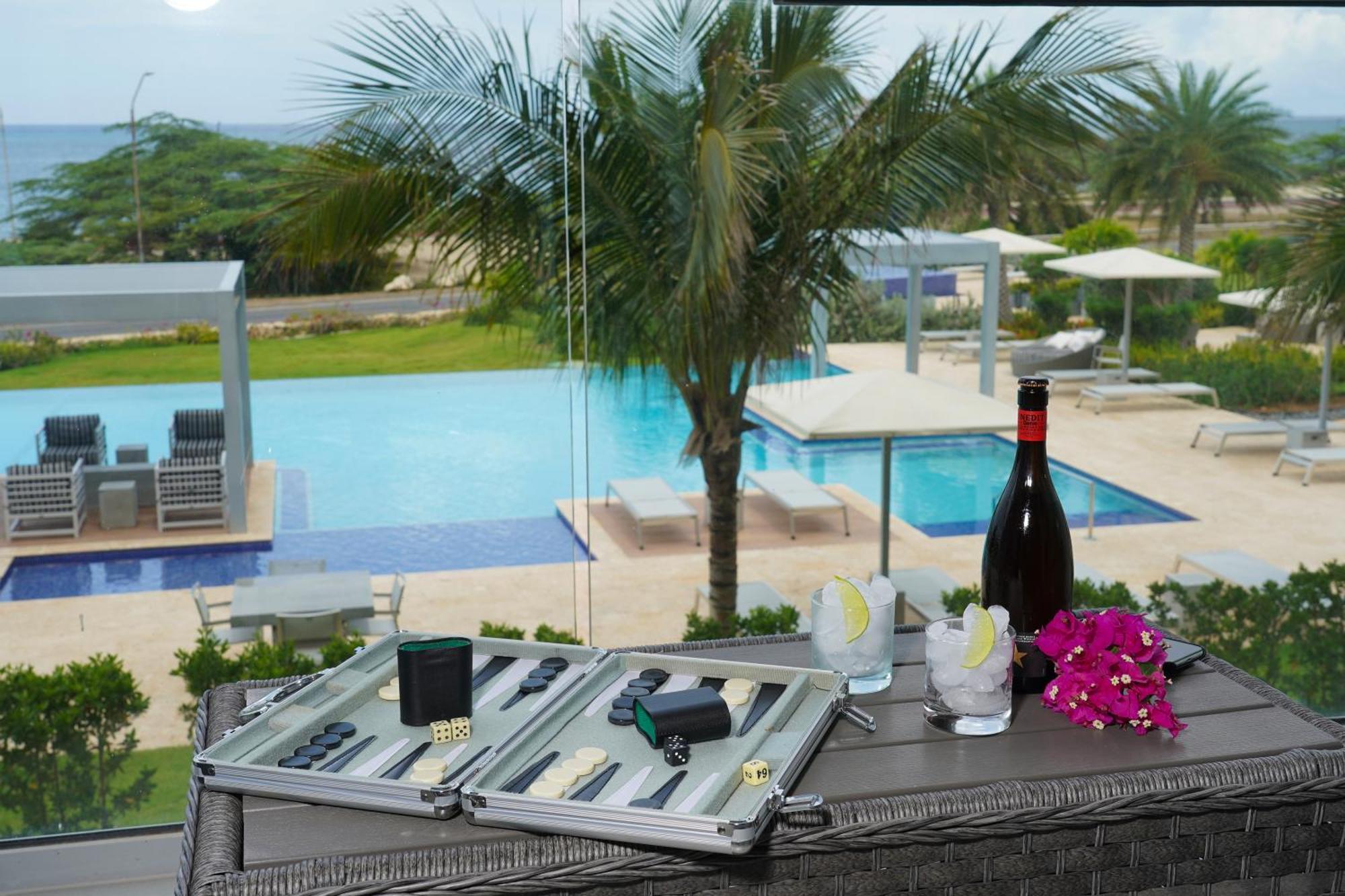 Azure Beach Residences Palm Beach Eksteriør billede