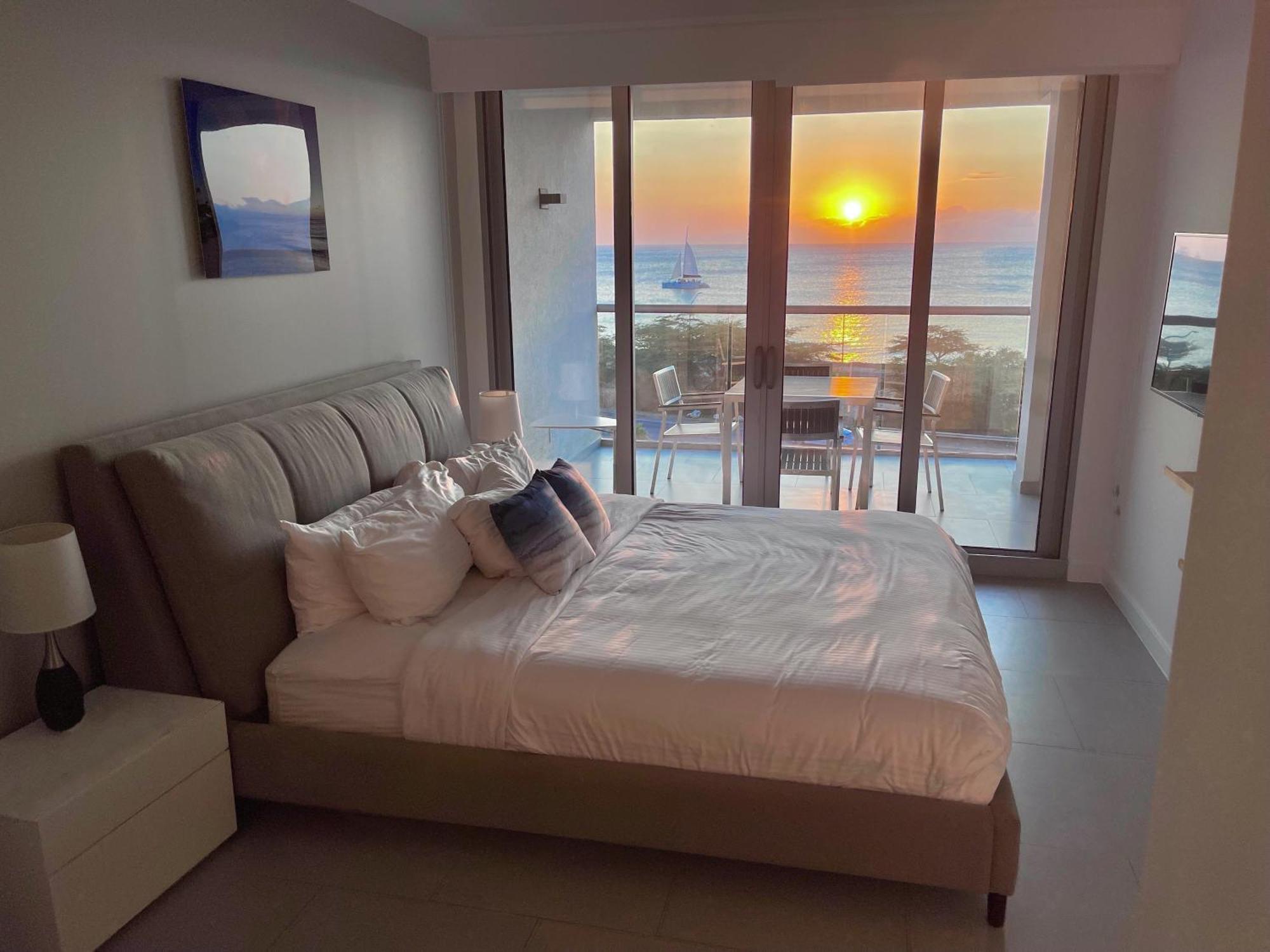 Azure Beach Residences Palm Beach Eksteriør billede
