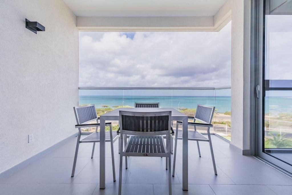 Azure Beach Residences Palm Beach Eksteriør billede