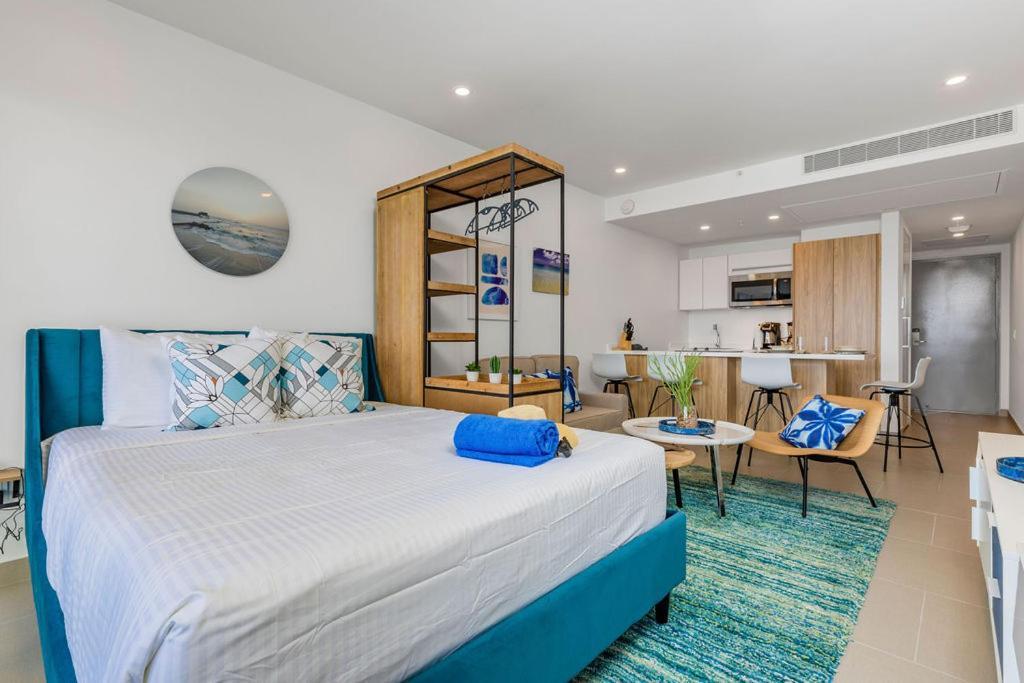 Azure Beach Residences Palm Beach Eksteriør billede
