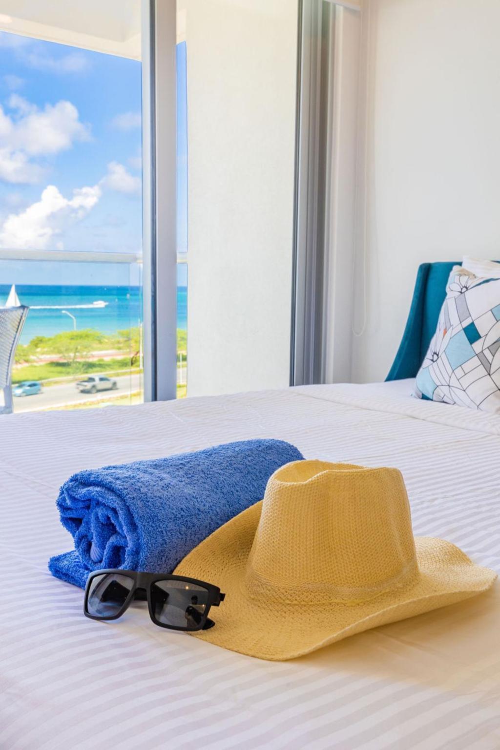 Azure Beach Residences Palm Beach Eksteriør billede