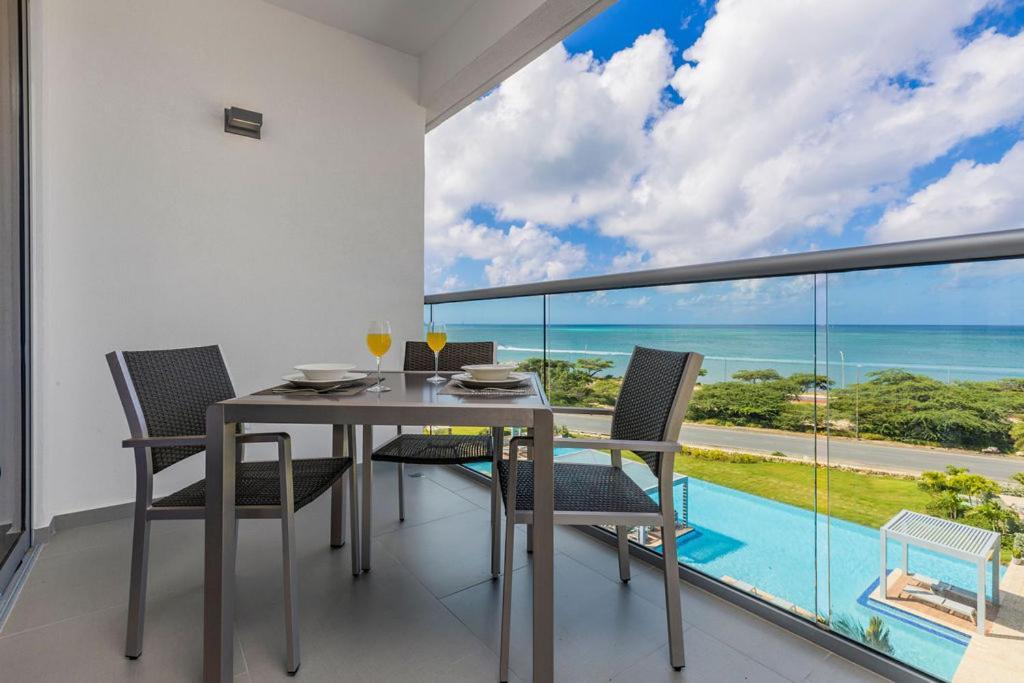 Azure Beach Residences Palm Beach Eksteriør billede